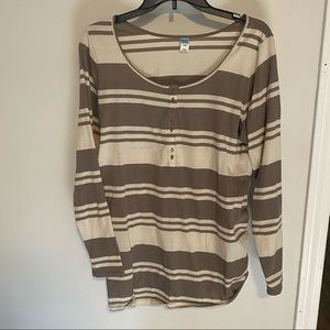 NWT Old Navy Maternity top, large